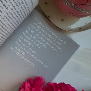 LA GUARDIANA DEL LIBRO SAGRADO DE LA VIDA